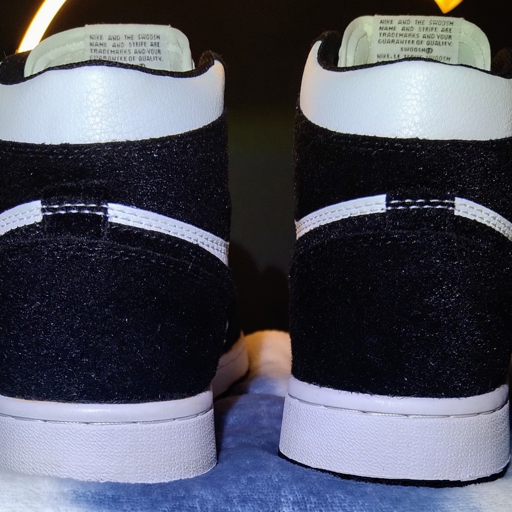 *NWOT* Nike (Wmns)AIR JORDAN 1 High OG"Twist".... - Picture 4 of 10